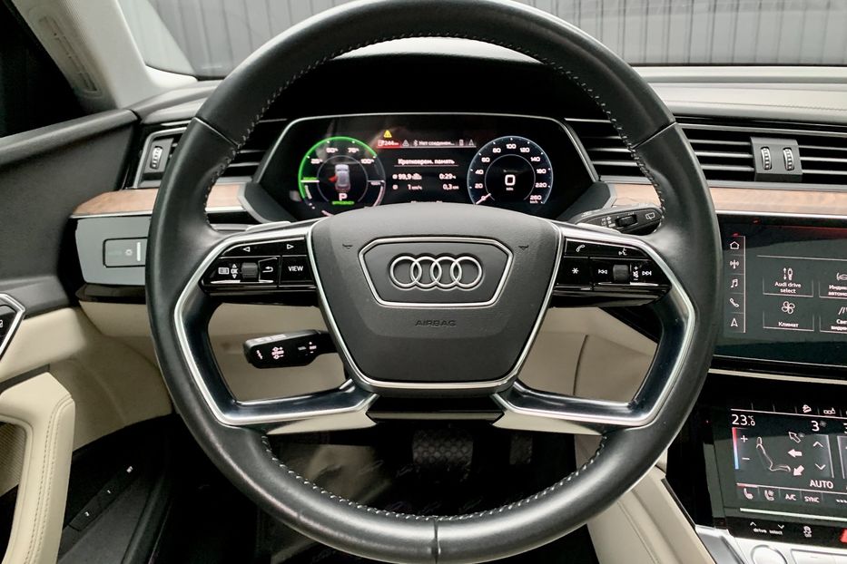 Продам Audi E-Tron Premium Plus Quattro 95 кВт 2019 года в Киеве