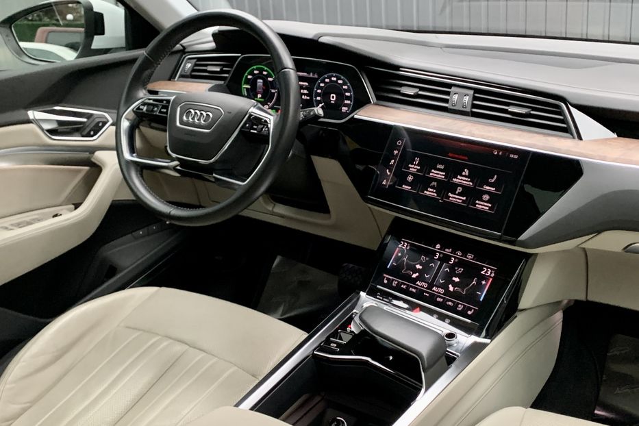 Продам Audi E-Tron Premium Plus Quattro 95 кВт 2019 года в Киеве