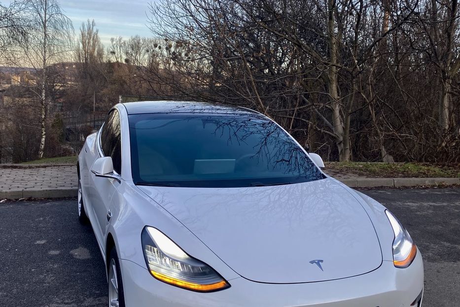 Продам Tesla Model 3 standard plus 2020 года в Черновцах