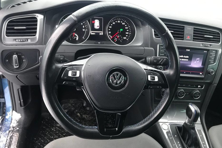 Продам Volkswagen e-Golf 2015 года в Черновцах