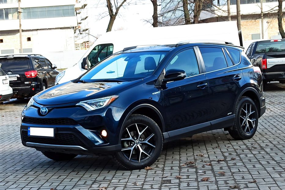 Продам Toyota Rav 4 Hybrid SE 2017 года в Днепре