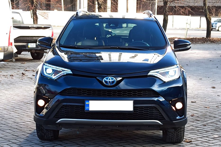 Продам Toyota Rav 4 Hybrid SE 2017 года в Днепре