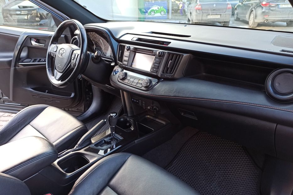 Продам Toyota Rav 4 Hybrid SE 2017 года в Днепре