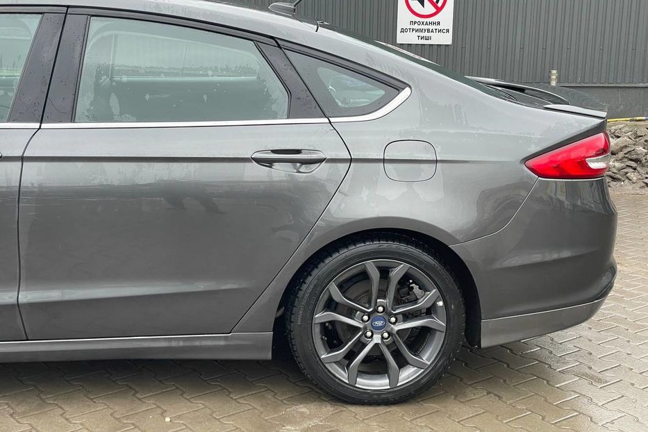 Продам Ford Fusion SE Hybrid 2018 года в Черновцах