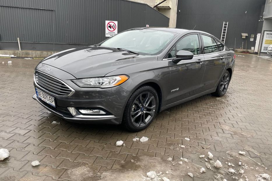 Продам Ford Fusion SE Hybrid 2018 года в Черновцах