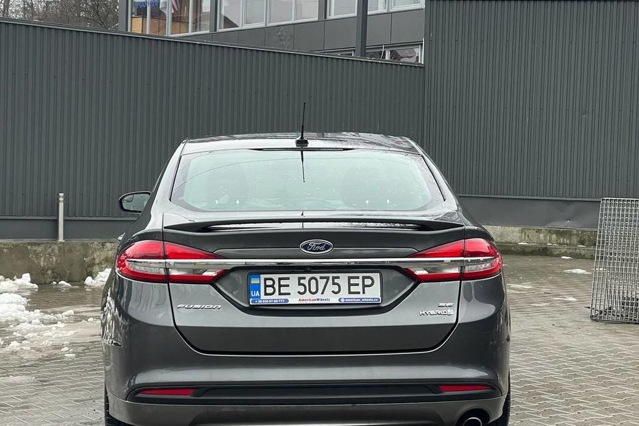 Продам Ford Fusion SE Hybrid 2018 года в Черновцах