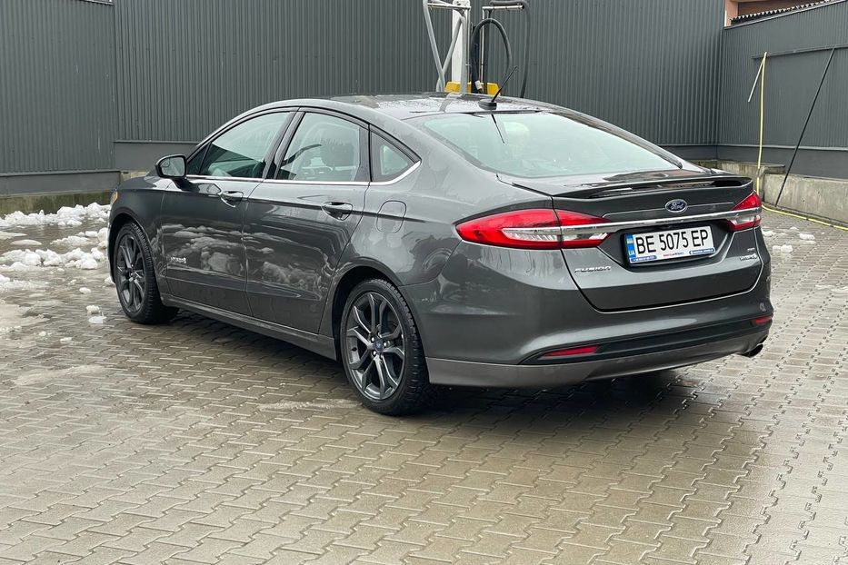 Продам Ford Fusion SE Hybrid 2018 года в Черновцах