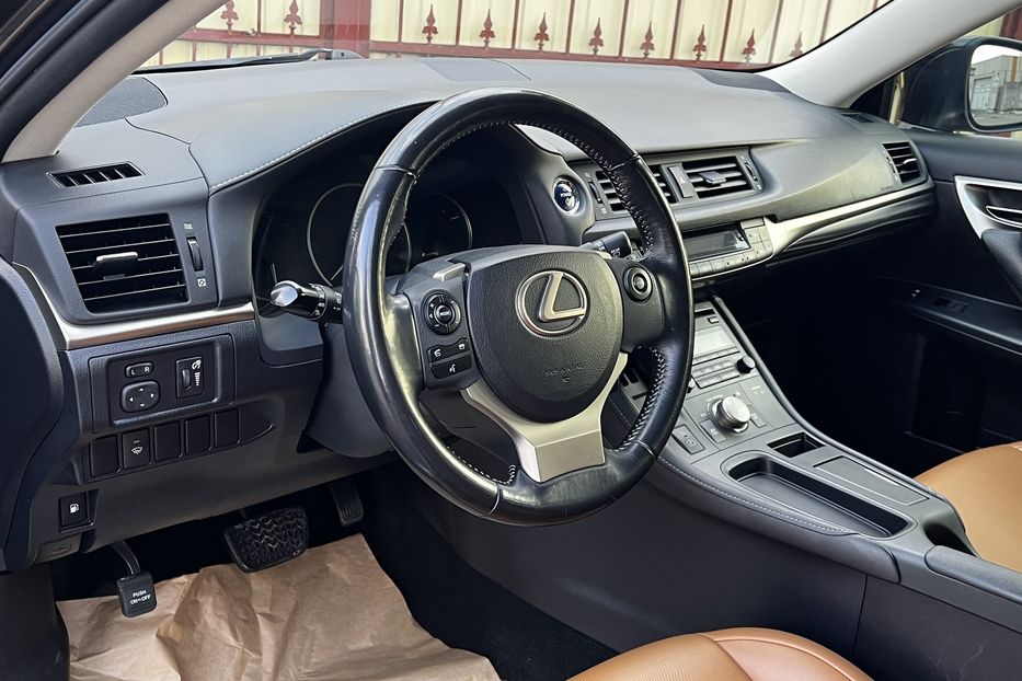 Продам Lexus CT 200H 2016 года в Одессе