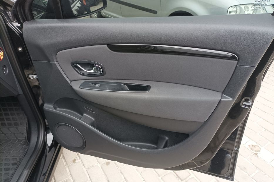 Продам Renault Scenic Scenic 3 (X95)  2014 года в Киеве