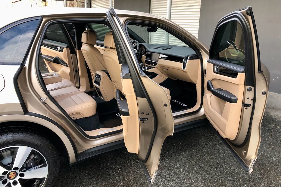 Продам Porsche Cayenne 2018 года в Киеве