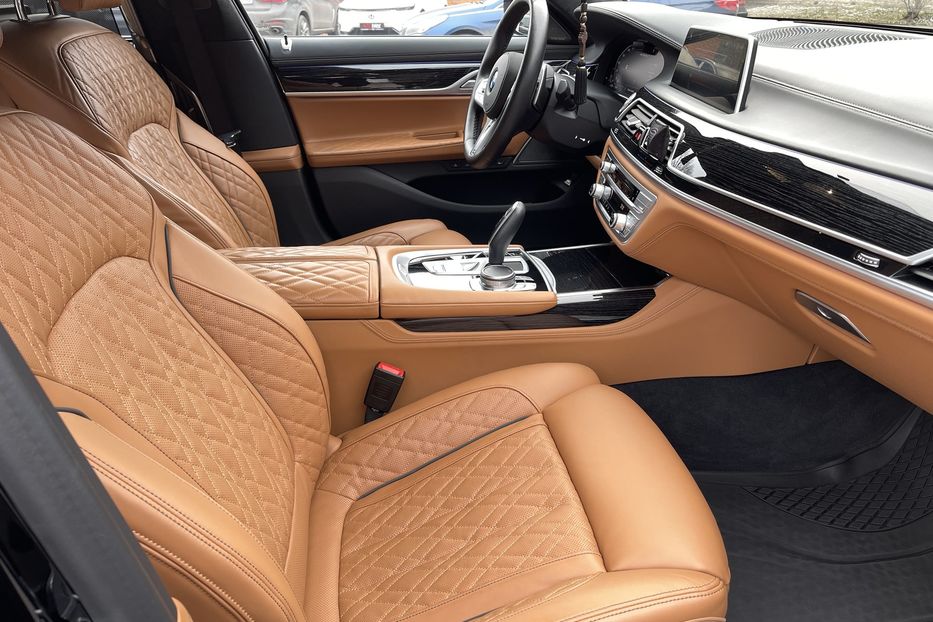 Продам BMW 760 M 4-seats 2021 года в Киеве