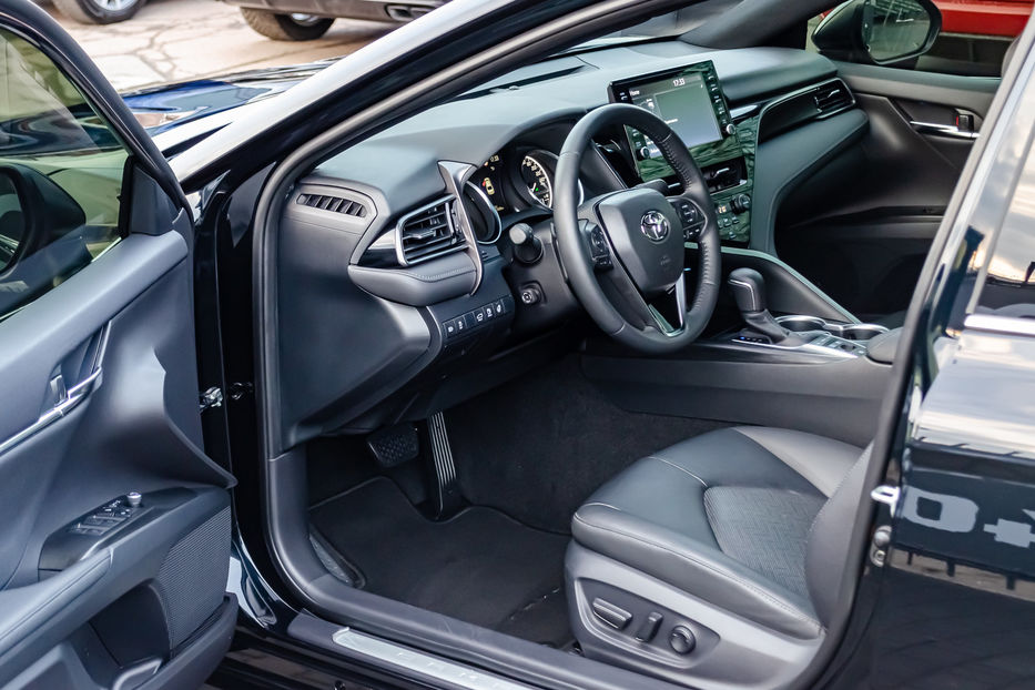 Продам Toyota Camry HYBRID Prestige+ 2021 года в Киеве