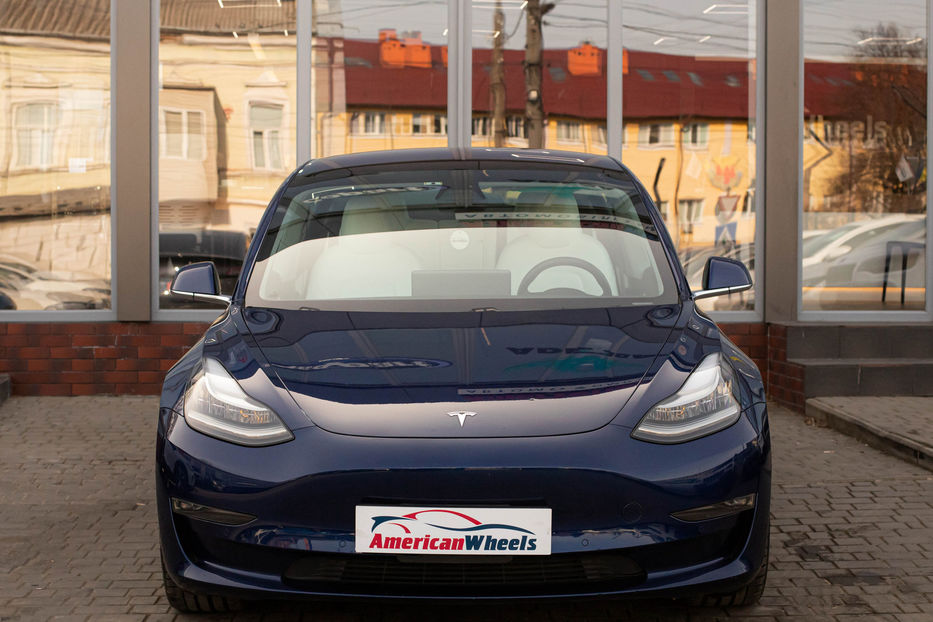 Продам Tesla Model 3 Long Range Performance 2018 года в Черновцах