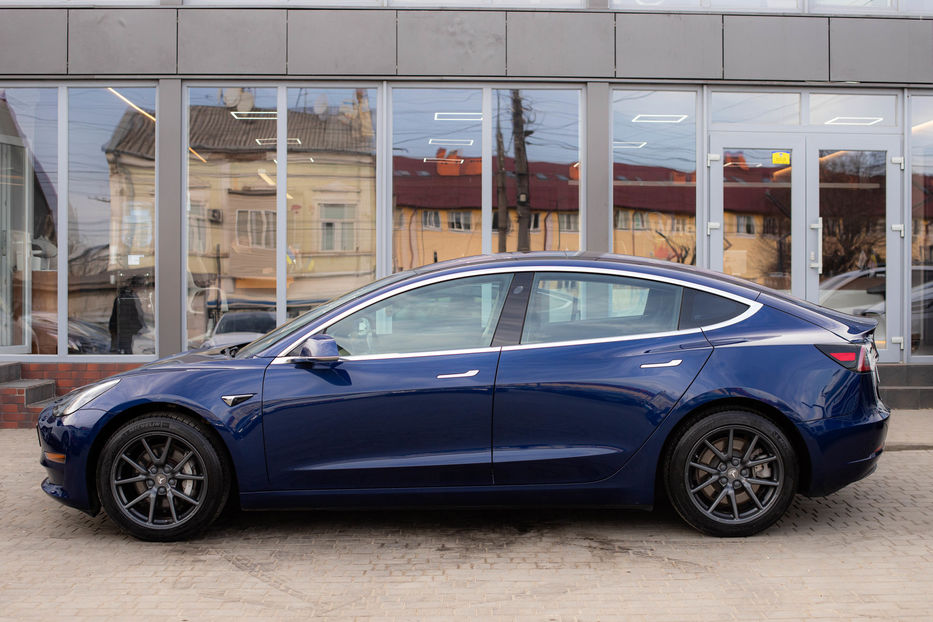 Продам Tesla Model 3 Long Range 2018 года в Черновцах