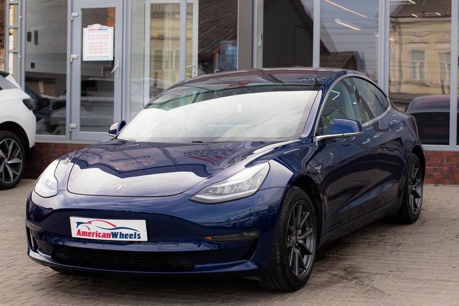 Продам Tesla Model 3 Long Range 2018 года в Черновцах