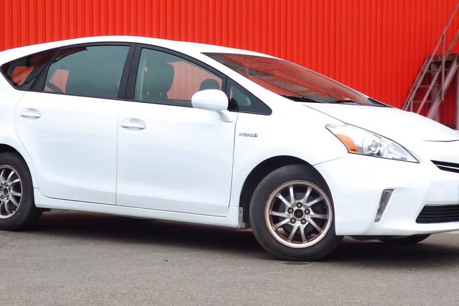 Продам Toyota Prius V long 2015 года в Одессе