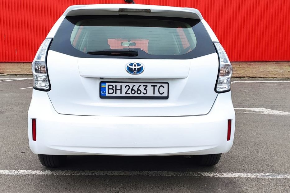 Продам Toyota Prius V long 2015 года в Одессе