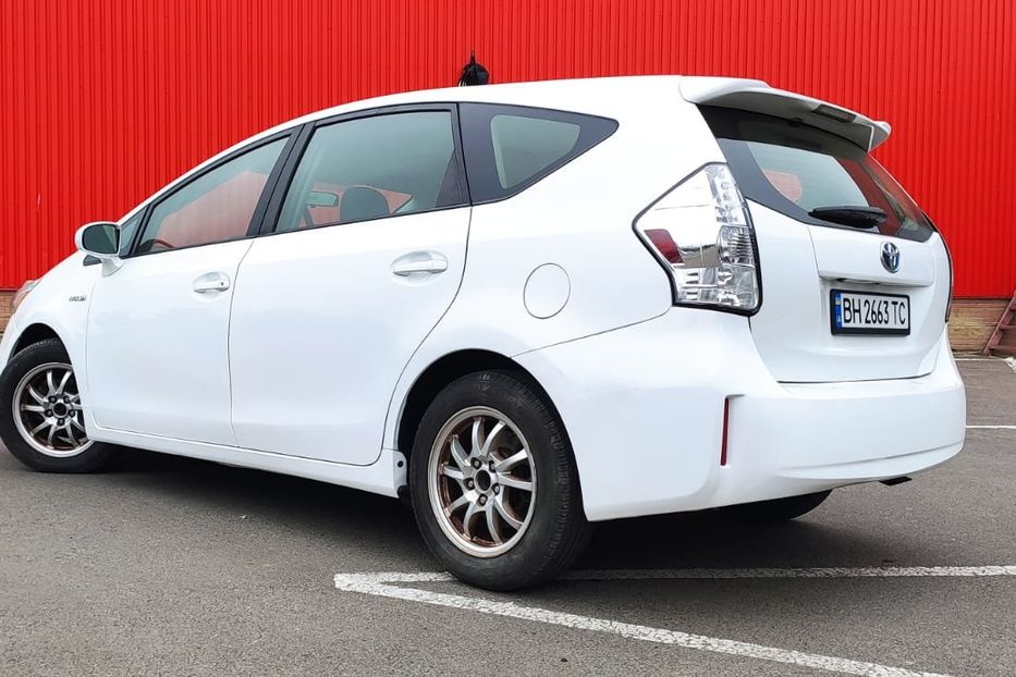 Продам Toyota Prius V long 2015 года в Одессе