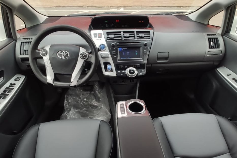 Продам Toyota Prius V long 2015 года в Одессе