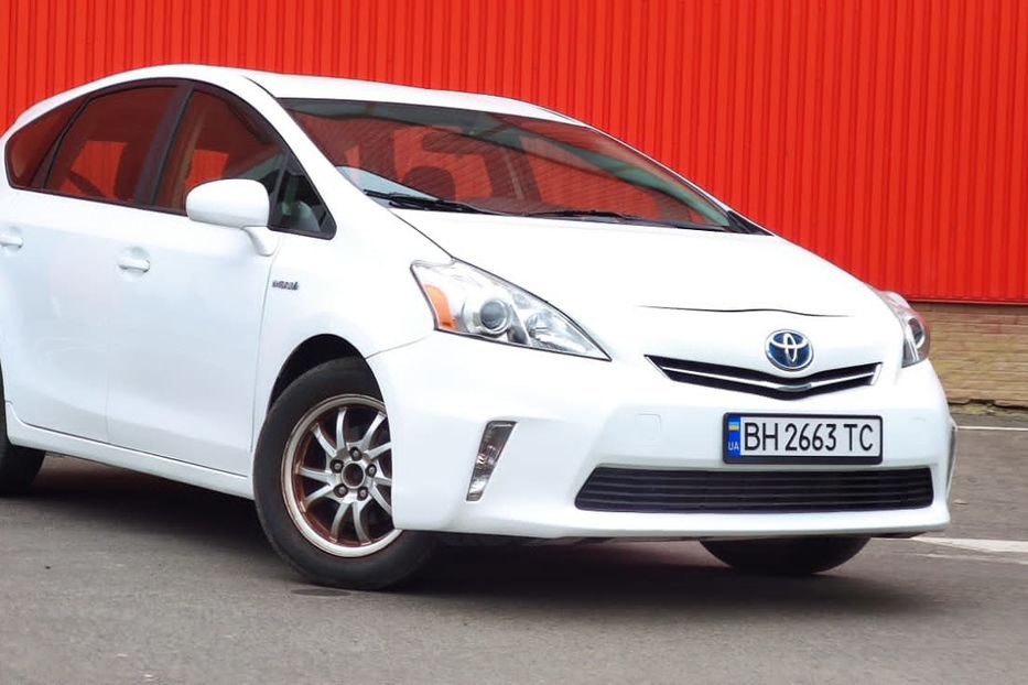 Продам Toyota Prius V long 2015 года в Одессе