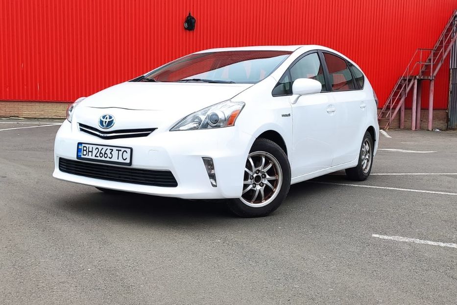 Продам Toyota Prius V long 2015 года в Одессе