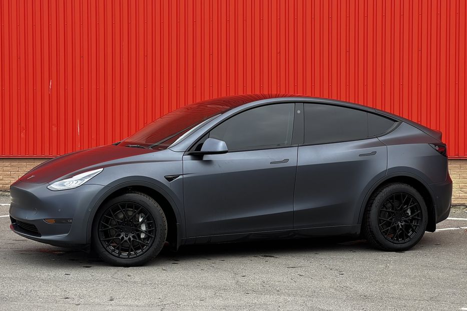 Продам Tesla Model Y Dual motor long range 2022 года в Одессе