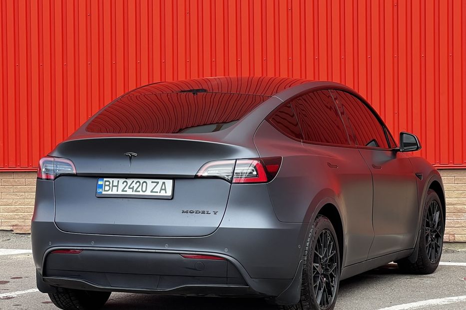 Продам Tesla Model Y Dual motor long range 2022 года в Одессе