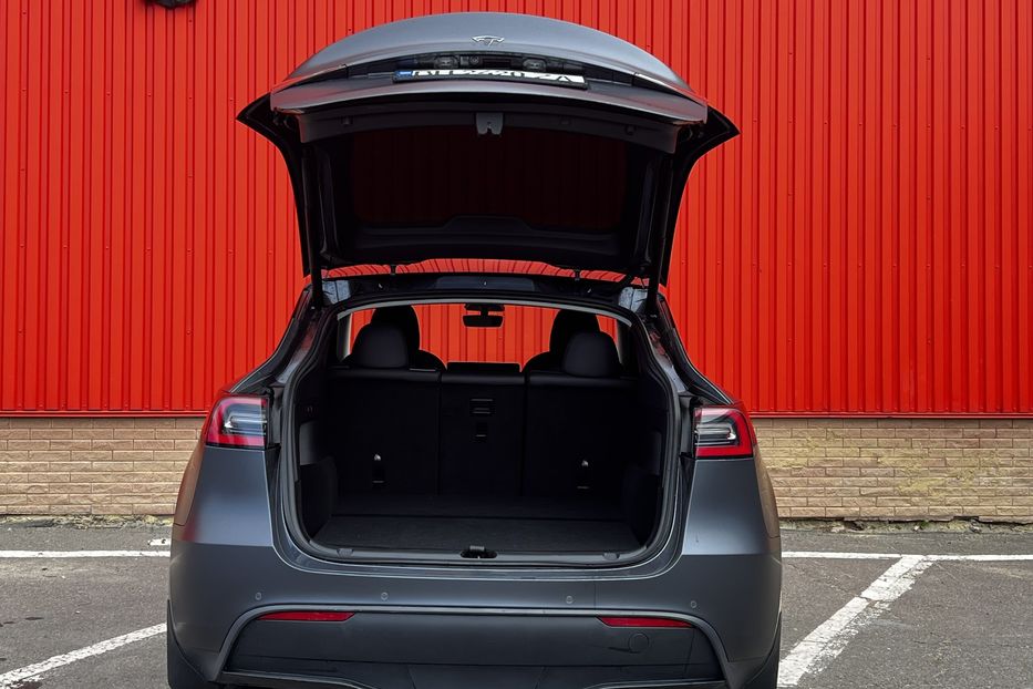 Продам Tesla Model Y Dual motor long range 2022 года в Одессе