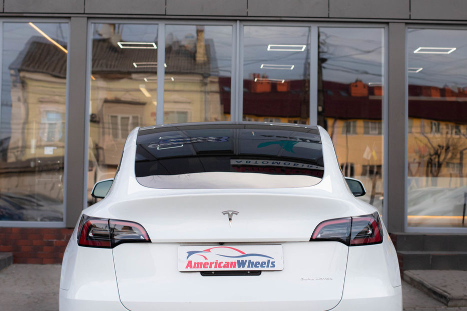 Продам Tesla Model Y LONG RANGE DUAL MOTOR 2022 года в Черновцах