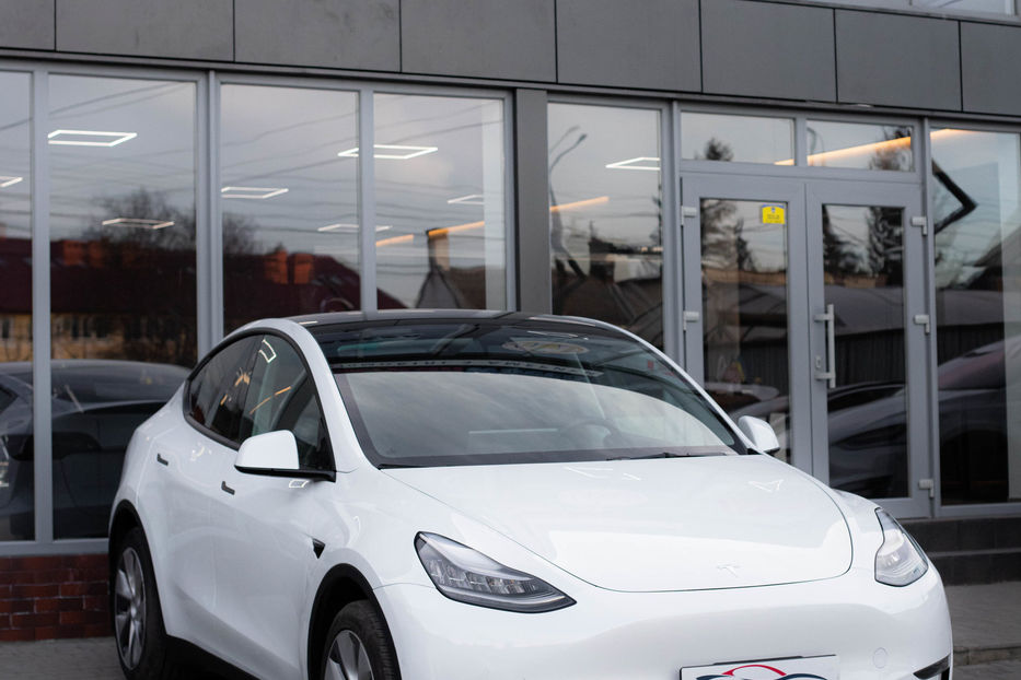 Продам Tesla Model Y LONG RANGE DUAL MOTOR 2022 года в Черновцах