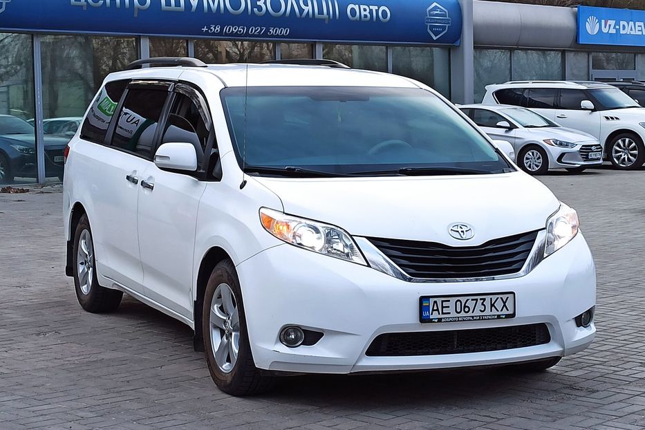 Продам Toyota Sienna 2011 года в Днепре