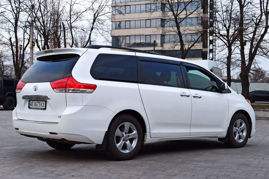 Продам Toyota Sienna 2011 года в Днепре