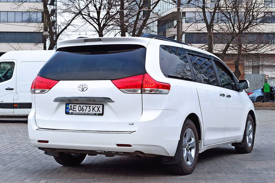 Продам Toyota Sienna 2011 года в Днепре