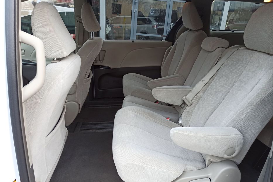 Продам Toyota Sienna 2011 года в Днепре