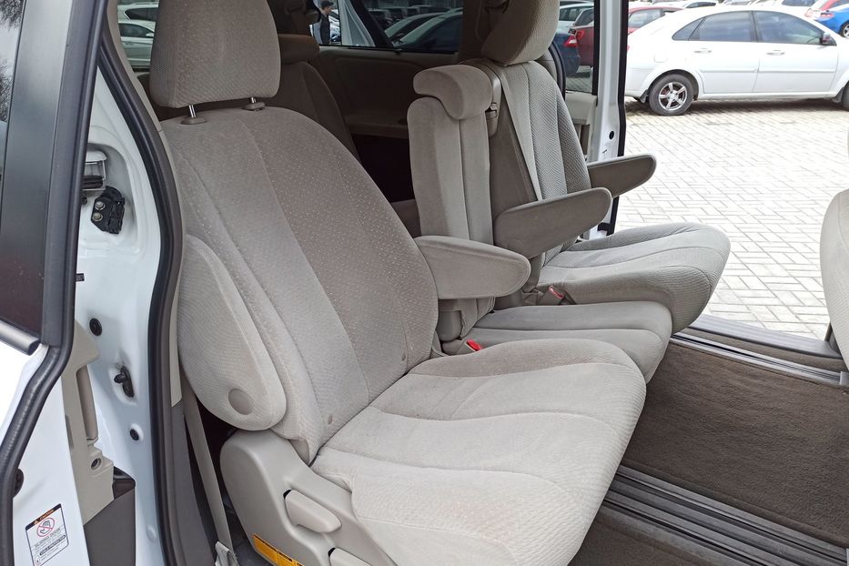 Продам Toyota Sienna 2011 года в Днепре