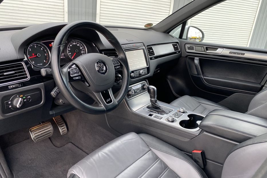 Продам Volkswagen Touareg R Line 2015 года в Киеве