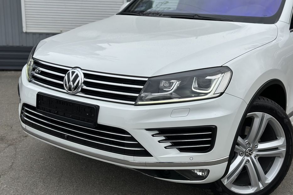 Продам Volkswagen Touareg 3X R-Line 2017 года в Киеве