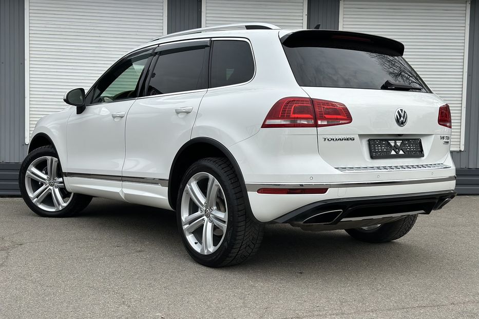 Продам Volkswagen Touareg 3X R-Line 2017 года в Киеве