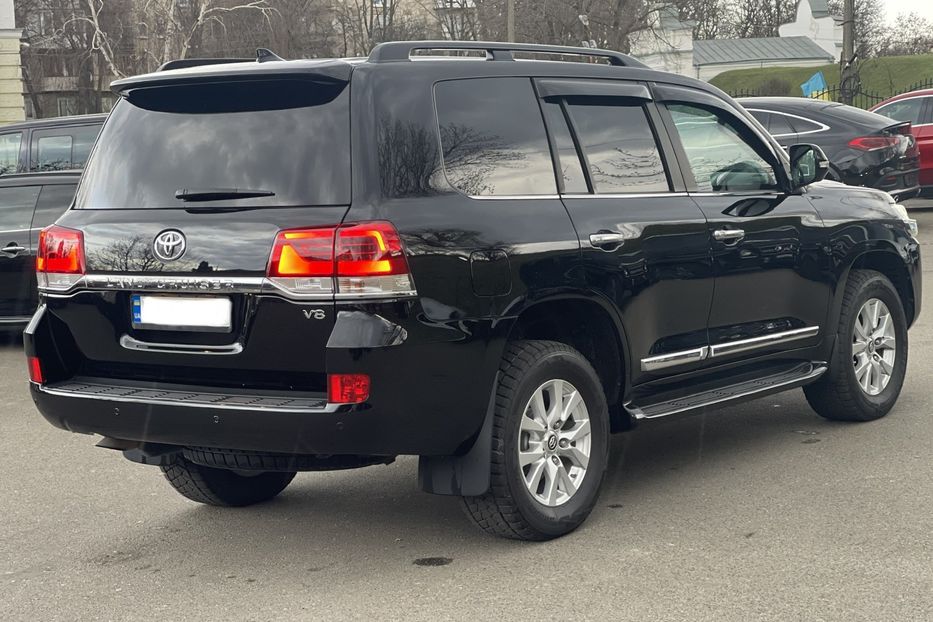 Продам Toyota Land Cruiser 200 Guard B6+ 2017 года в Киеве