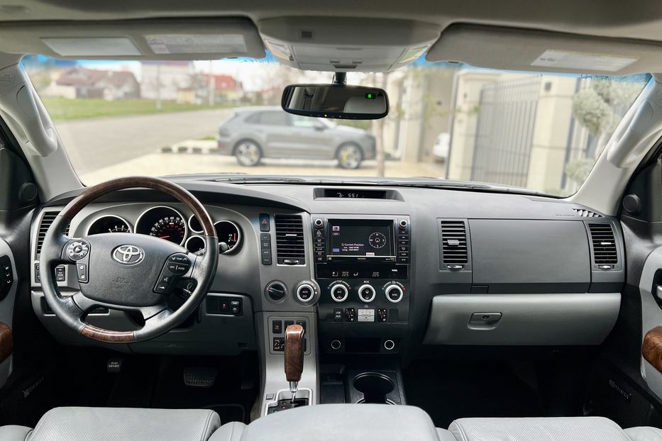 Продам Toyota Sequoia 2010 года в Одессе