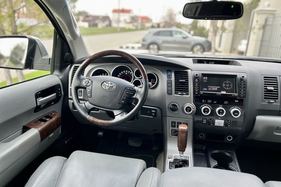 Продам Toyota Sequoia 2010 года в Одессе