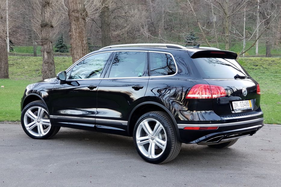 Продам Volkswagen Touareg R-Line 2016 года в Киеве