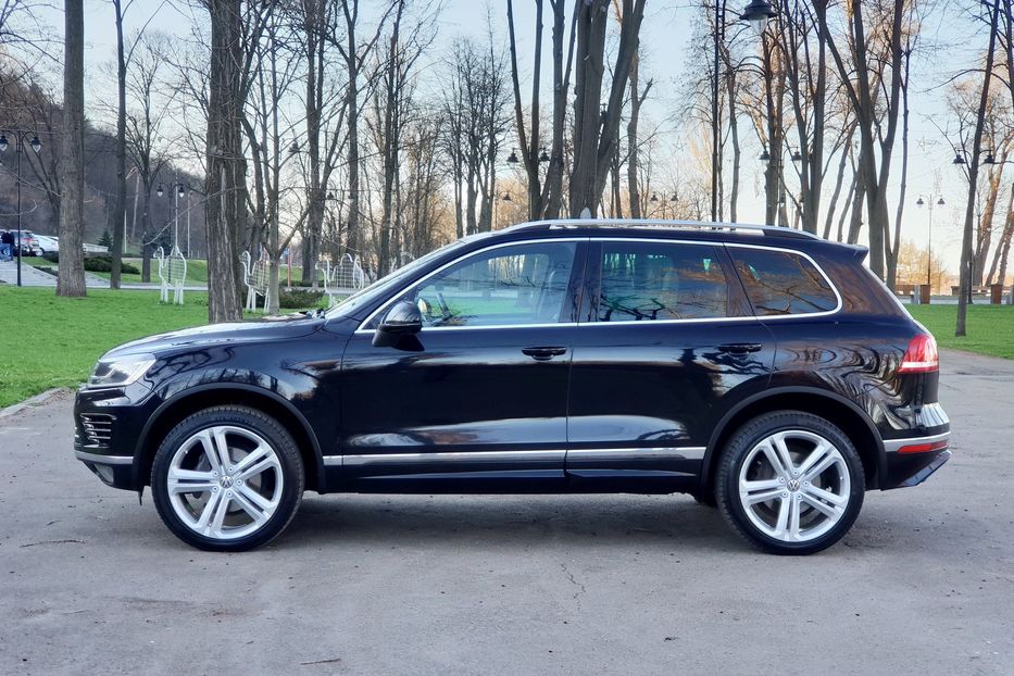 Продам Volkswagen Touareg R-Line 2016 года в Киеве