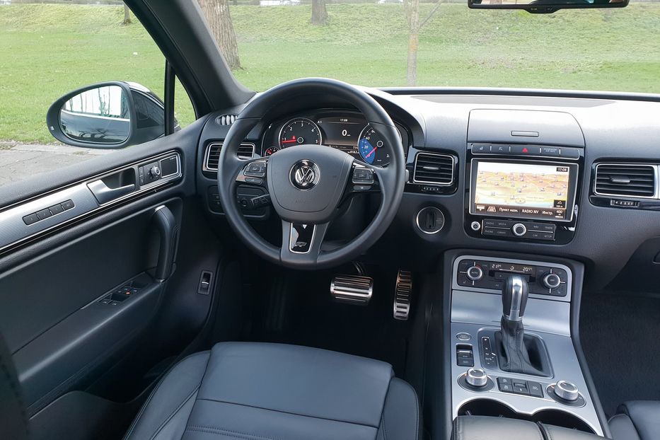 Продам Volkswagen Touareg R-Line 2016 года в Киеве