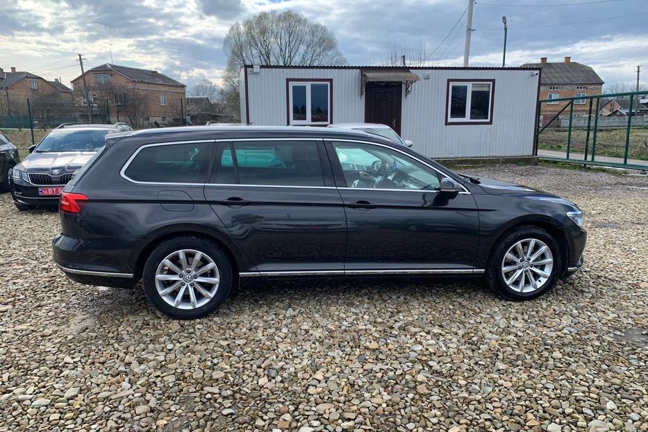 Продам Volkswagen Passat B8  Highline 2018 года в Львове