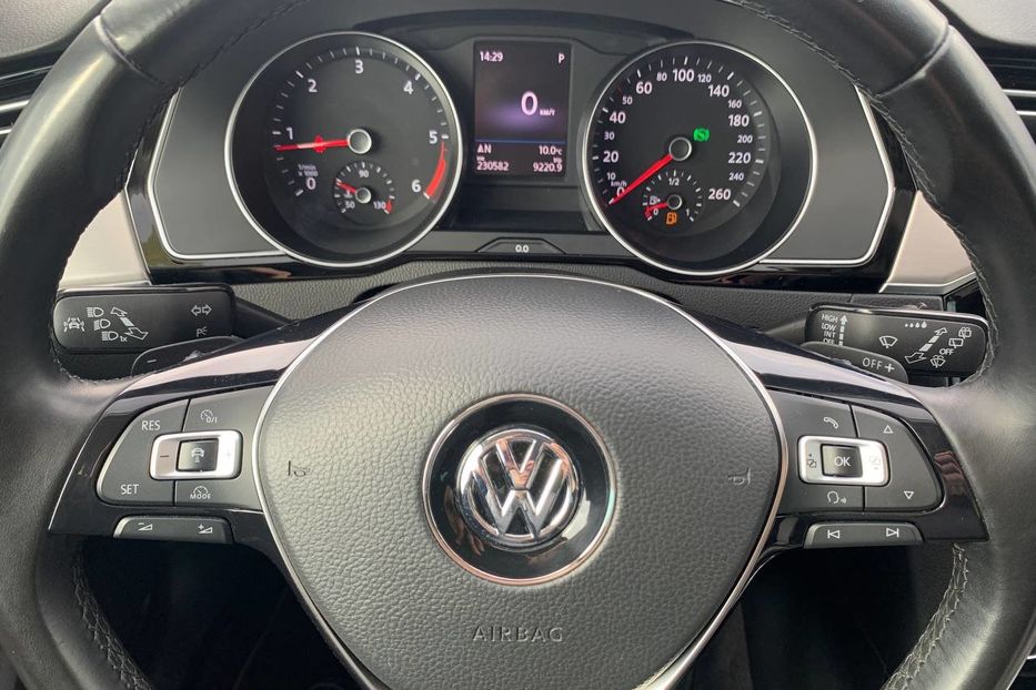 Продам Volkswagen Passat B8  Highline 2018 года в Львове