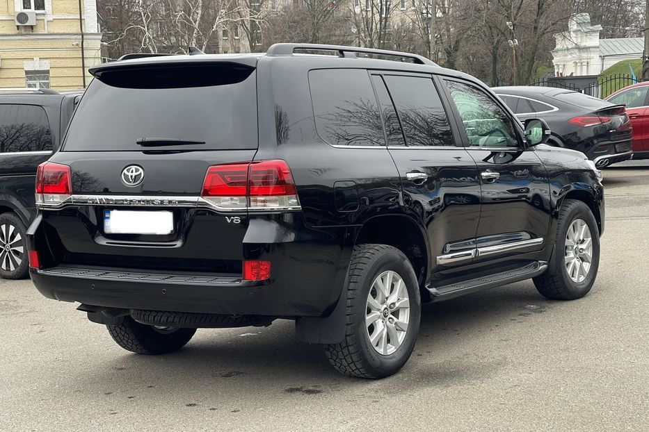 Продам Toyota Land Cruiser 200 Guard B6+ 2017 года в Киеве