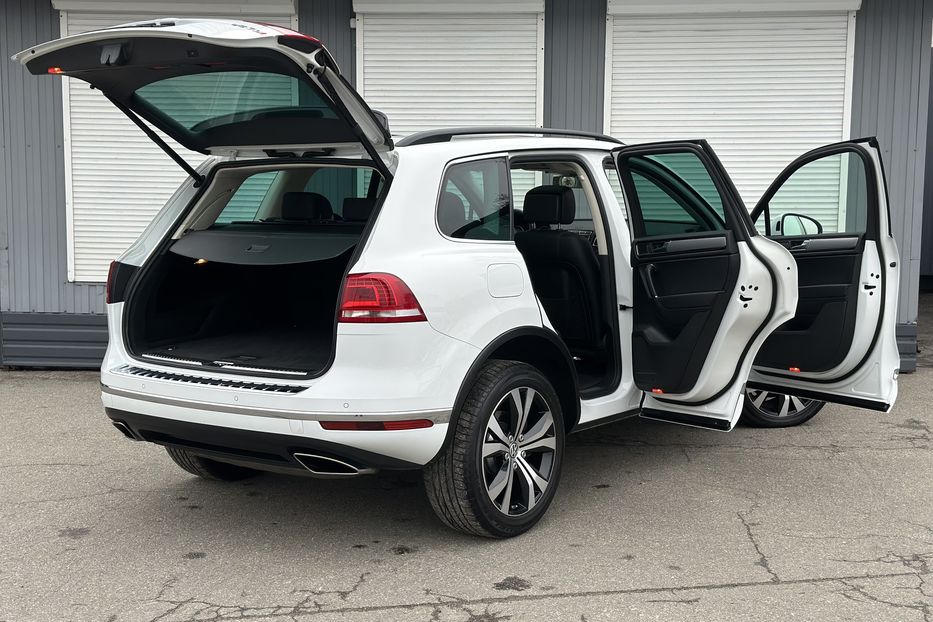 Продам Volkswagen Touareg R line 2016 года в Киеве