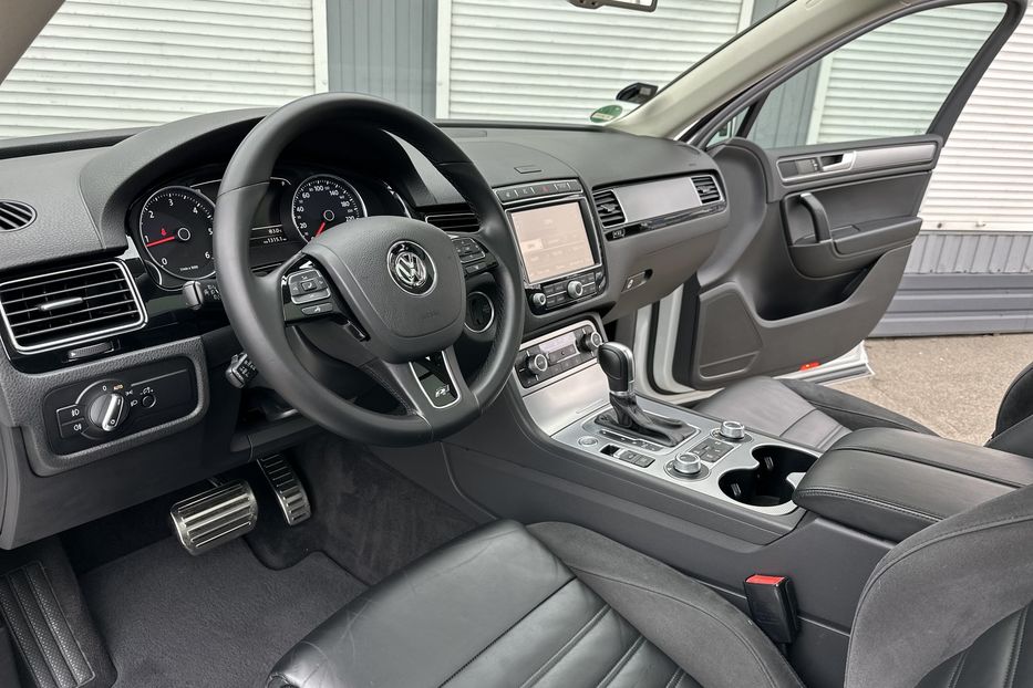 Продам Volkswagen Touareg R line 2016 года в Киеве