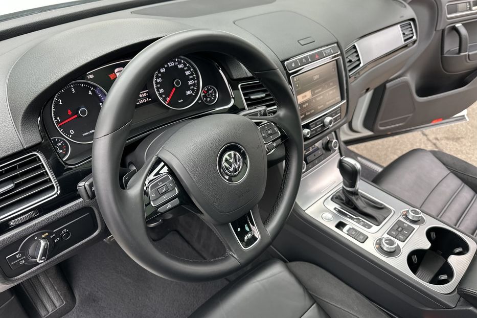 Продам Volkswagen Touareg R line 2016 года в Киеве